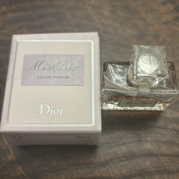 Dior Gift Set - Picture 3 of 4
